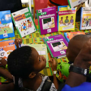 Distribuer des kits scolaires et accompager les enfants à la reprise de l’école